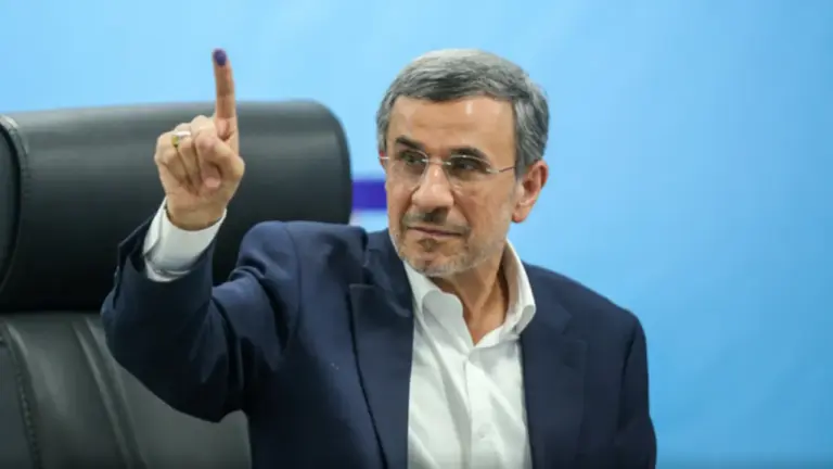 মাহমুদ আহমেদিনেজাদ।