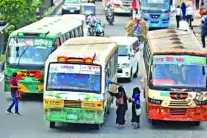 ঢাকার রাস্তায় চলাচলকারী কয়েকটি বাস।