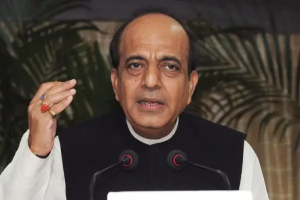 ভারতের সাবেক কেন্দ্রীয় মন্ত্রী দীনেশ ত্রিবেদী।