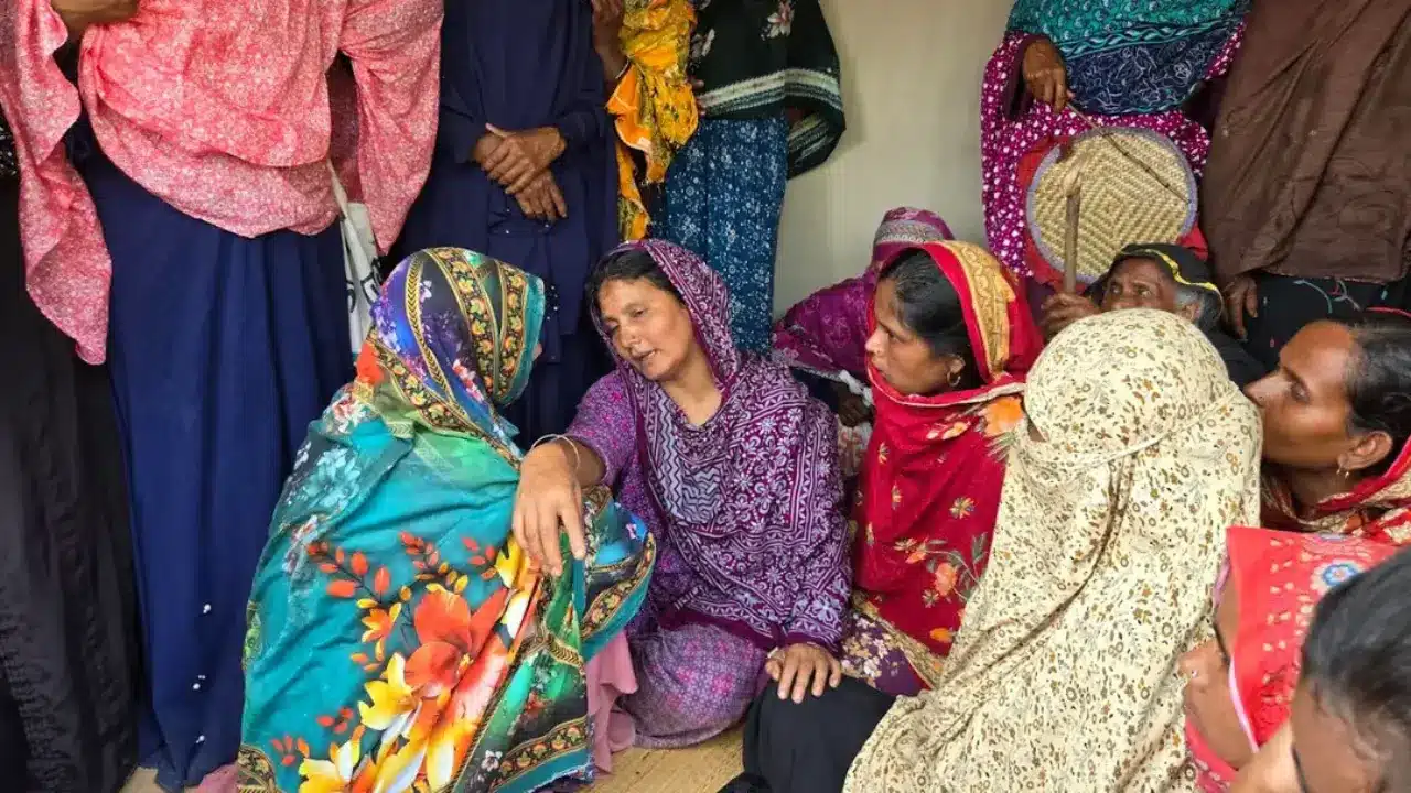 নিহতদের স্বজনদের আহাজারি।