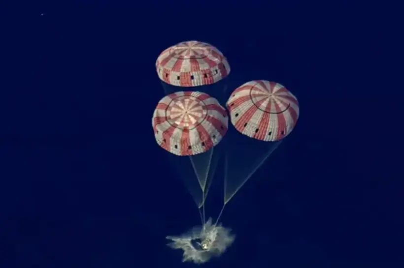 চাঁদে সফল মিশন শেষে ফিরছেন নভোচারীরা।