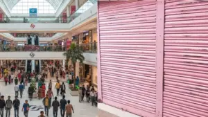 শপিং মল ও দোকান।