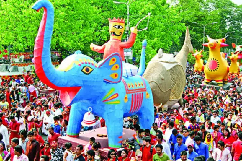 পহেলা বৈশাখে শোভাযাত্রার দৃশ্য।