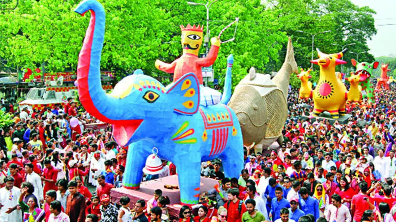 পহেলা বৈশাখে শোভাযাত্রার দৃশ্য।