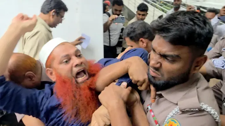 রায়ের পর এএসআই আমির হোসেন ‘জয় বাংলা’ স্লোগান দেন ও নিজেকে নির্দোষ দাবি করেন।