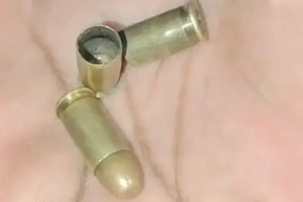 ঘটনাস্থল থেকে উদ্ধার হওয়া গুলির খোসা ও গুলি।