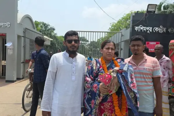সন্তানসহ মুক্তি পেয়েছেন সেই যুব মহিলা লীগ নেত্রী।