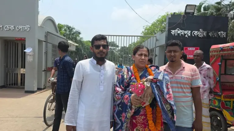 সন্তানসহ মুক্তি পেয়েছেন সেই যুব মহিলা লীগ নেত্রী।