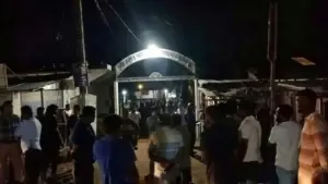 মাদ্রাসার সামনে ক্ষুব্ধ জনতার ভিড়।