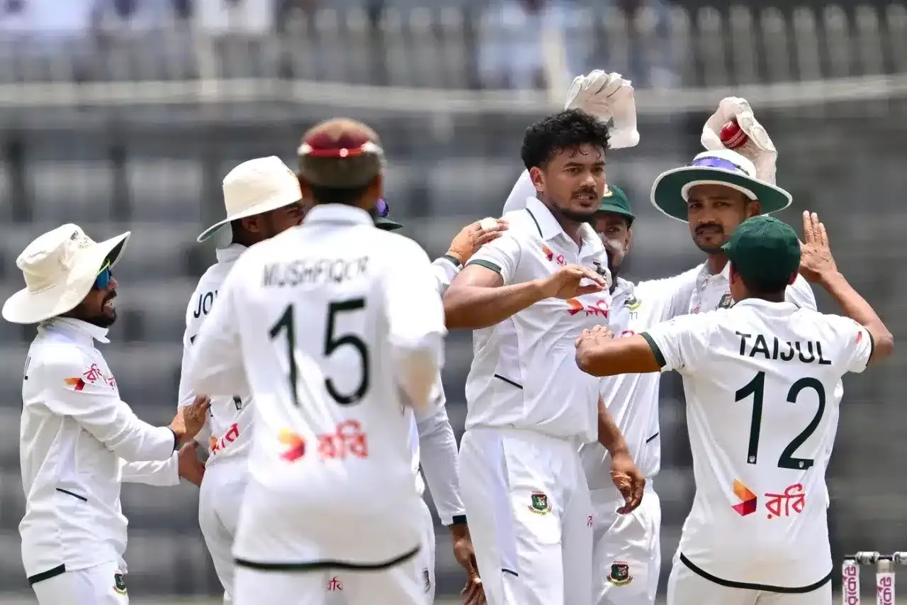 উইকেট পতনের আনন্দ বাংলাদেশের ক্রিকেটারদের।