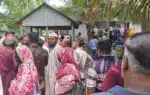 ঘটনাস্থলে উৎসুক জনতার ভিড়।