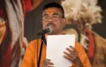 শপথ নিচ্ছেন শুভেন্দু অধিকারী।